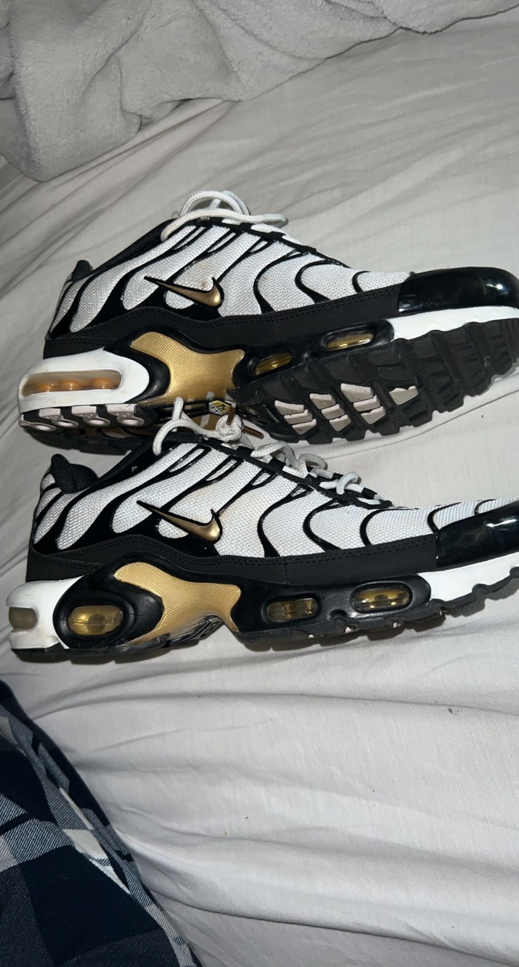 Air Max Plus! “ White metallic gold”