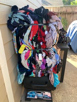 Vendo Esta Paca De Ropa Mixta De Hombre/Mujer Y Niños/Niñas