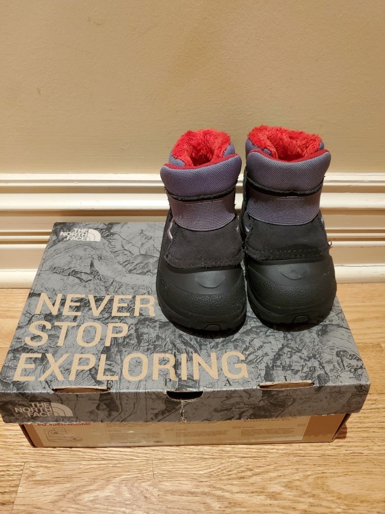 Kids North face boots size 5