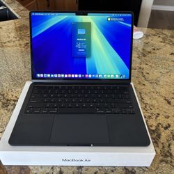 2022 MacBook Air M2, 512gb SSD 8gb Ram 