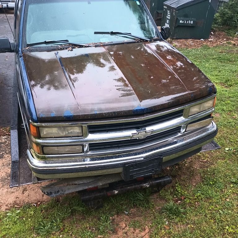 Hood off of  98 Suburban 