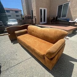 Beautiful Couches!!! MOVING MUST GO NOW