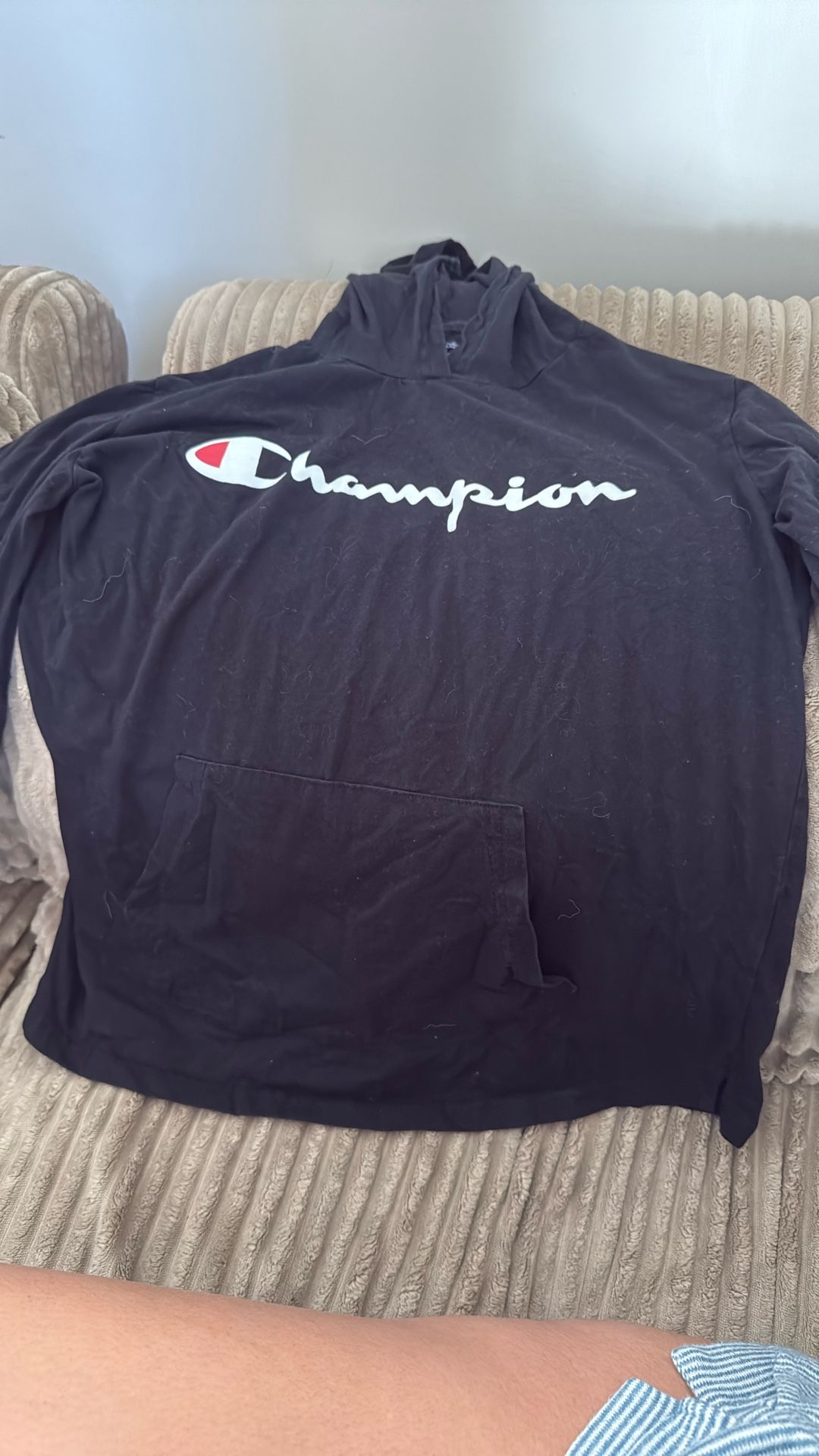 Champion Pullover Hoodie – Size Large, Lightweight Cotton
