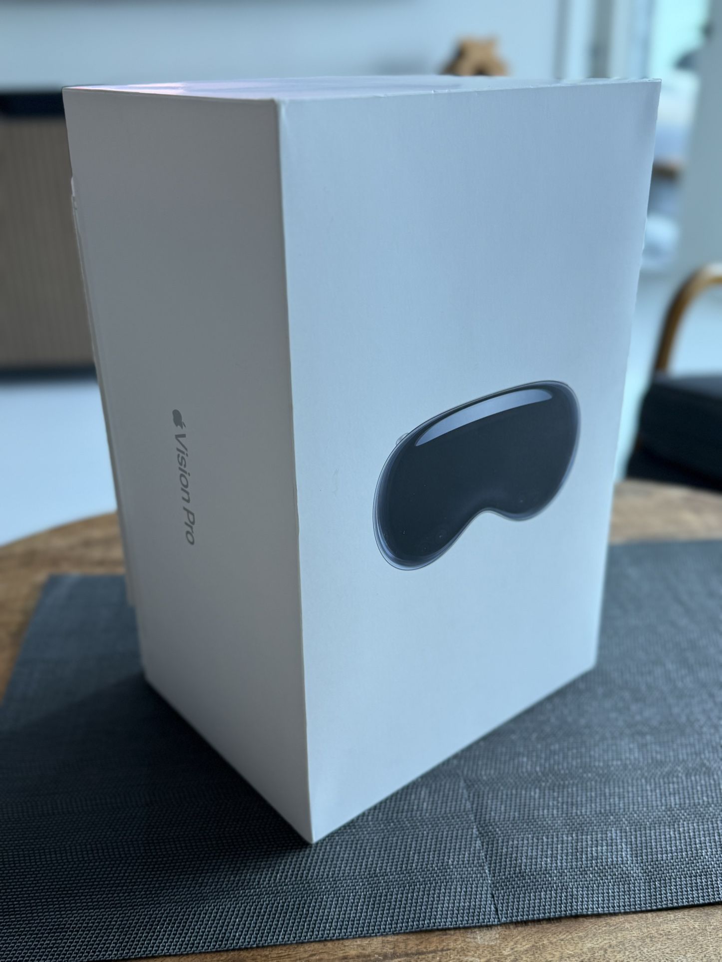 Apple Vision Pro 256GB + Travel Case