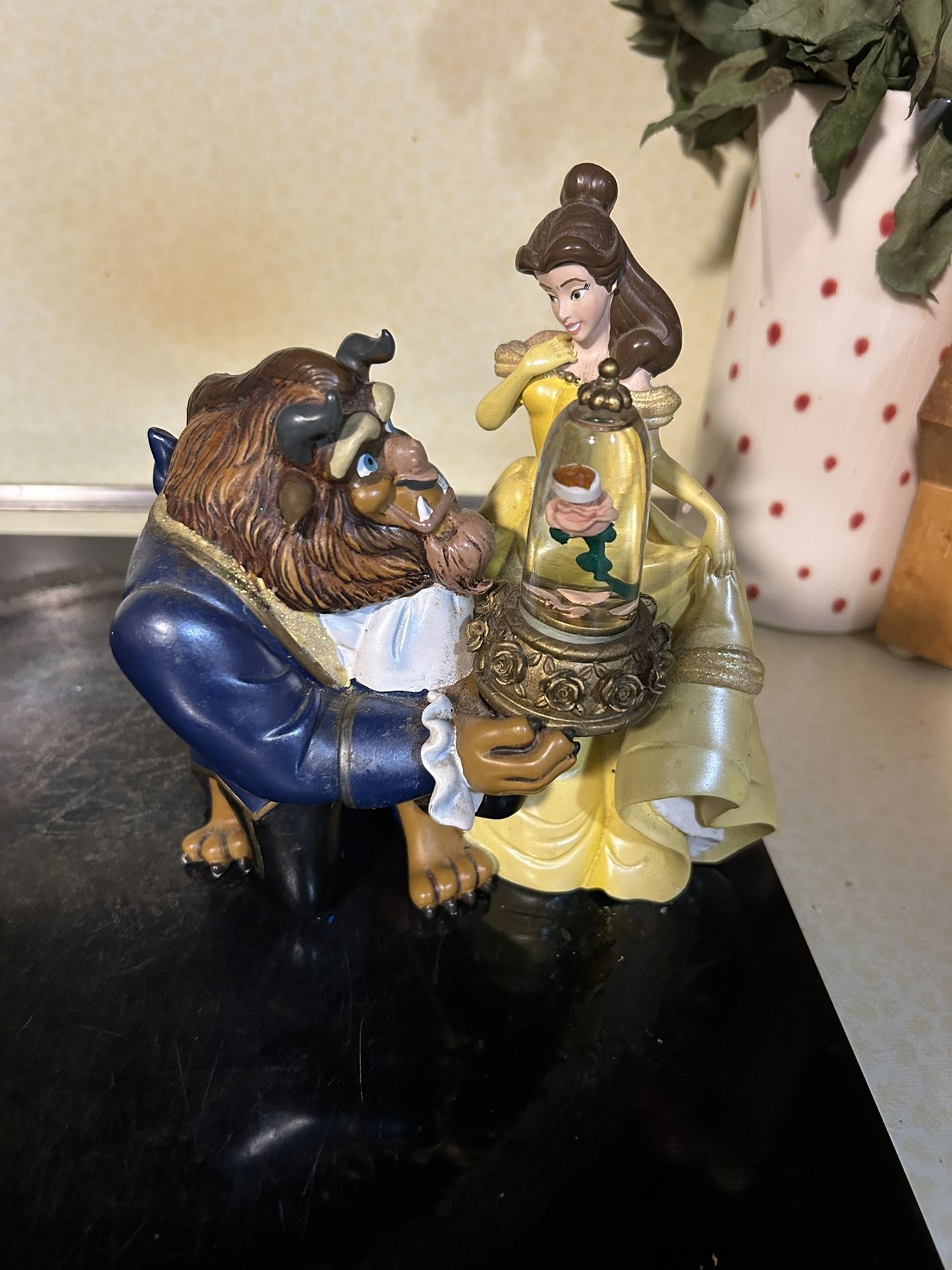 DISNEY Snow Globe Beauty And The Beast