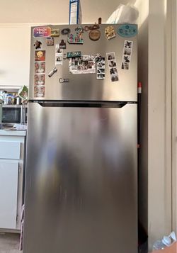 Insignia Stainless Steel Top-Freezer Refrigerator