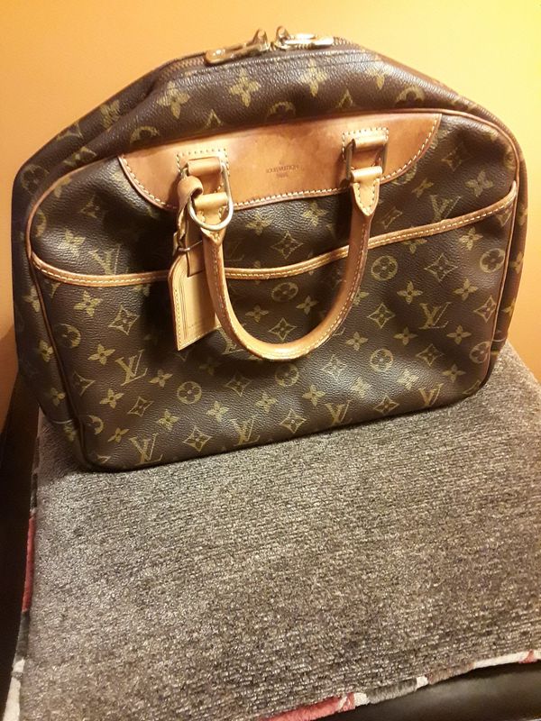 Louis Vuitton authentic Deauville bag PLEASE NO TIME WASTERS. for Sale in Cincinnati, OH - OfferUp