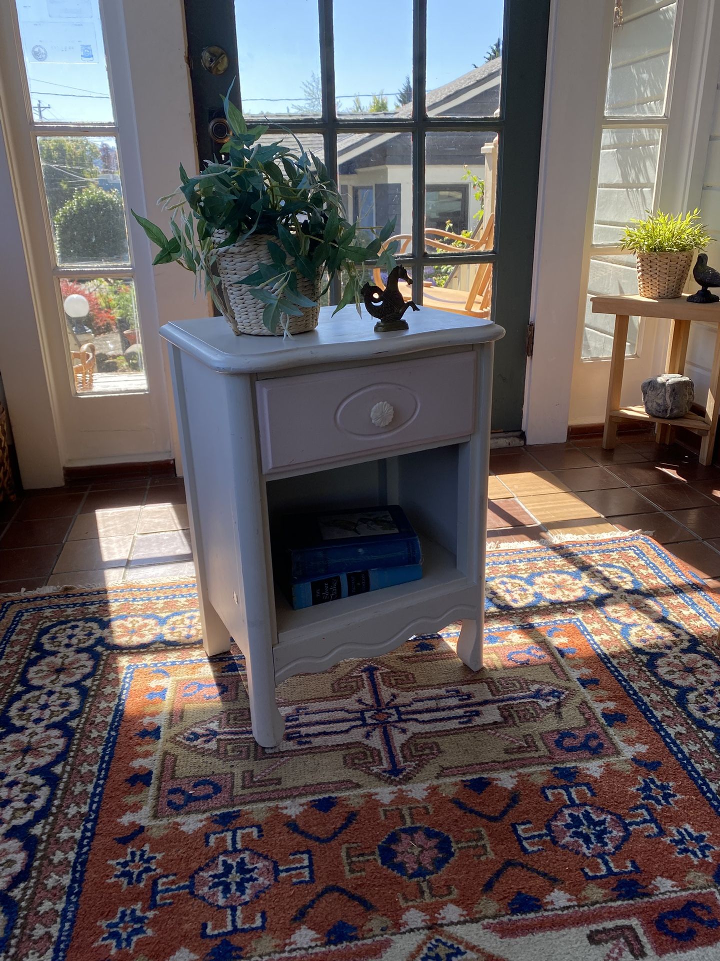 Sweet Vintage Pale Pink & White Wooden Nigthstand/End Table w/ Pretty Floral Pull, Scalloped Bottom