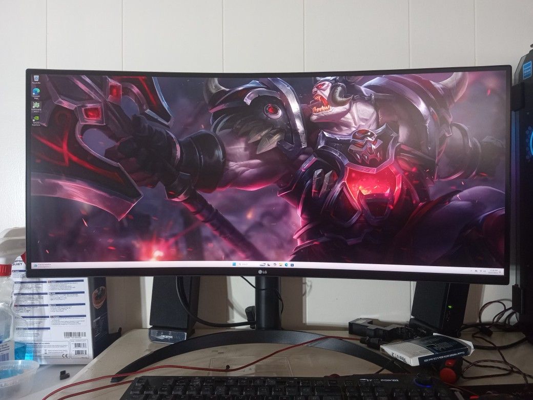 Like New LG 34" 4K curved monitor, only 1500h working time only.