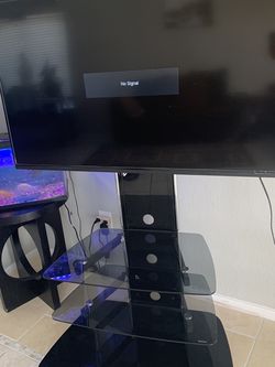 55 Inch Vizio TV With TV Stand In Condition Used For 5 Monthes