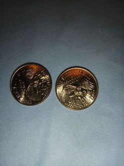 Dos monedas de one dime dé dos fechas 1776~2026