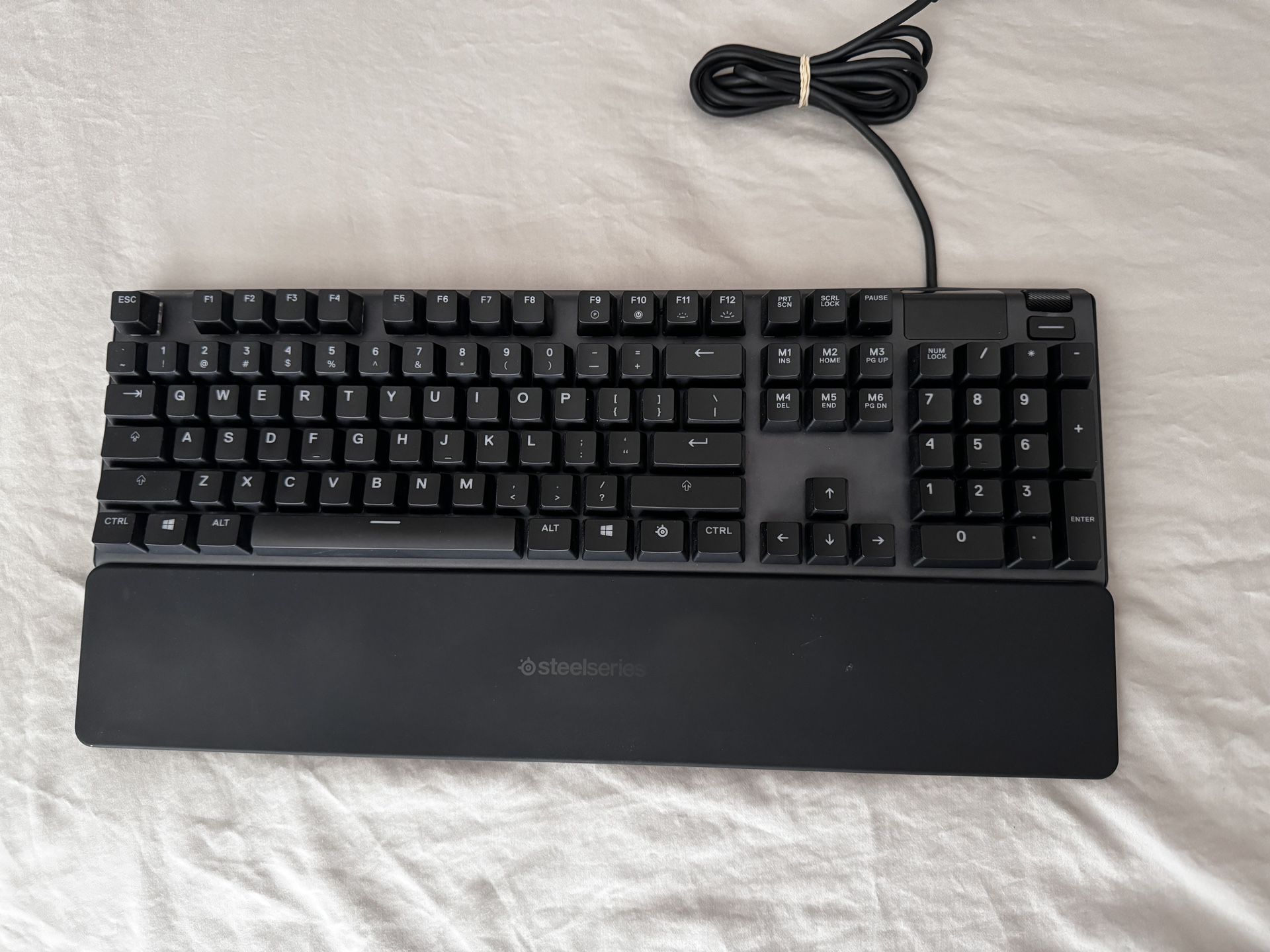 SteelSeries Apex 5 Keyboard