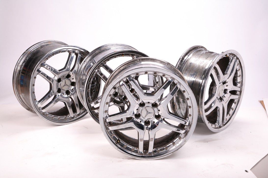 (4) Chrome Mercedes rims with emblems used For 18" Tire