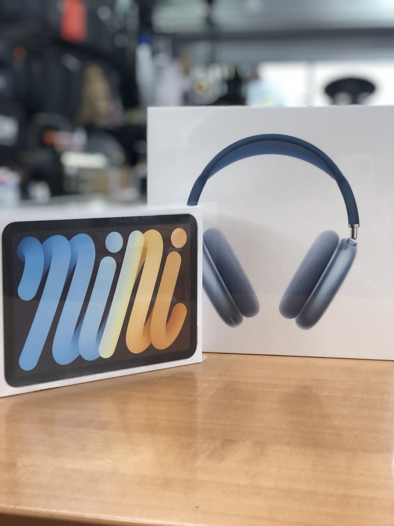 iPad Mini 64GB With AirPods Max