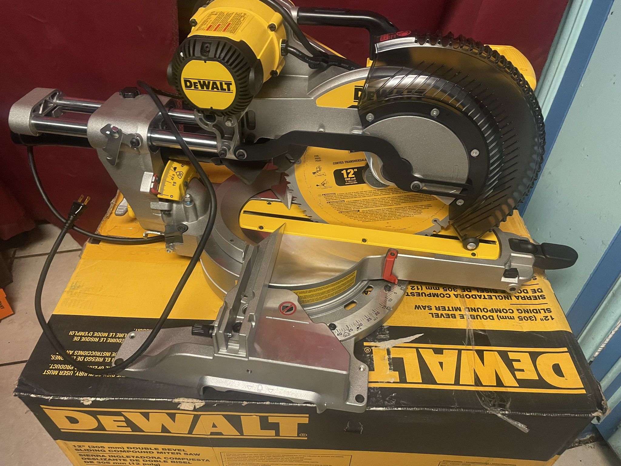 DEWALT 15 Amp Corded 12 in. Double Bevel Sliding Compound Miter Saw with XPS technology, Blade Wrench and Material Clamp
