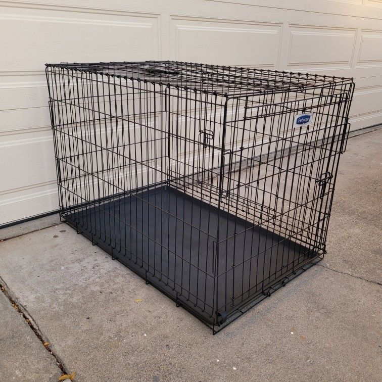 Two door folding dog crate. Size 42"×27"×30"