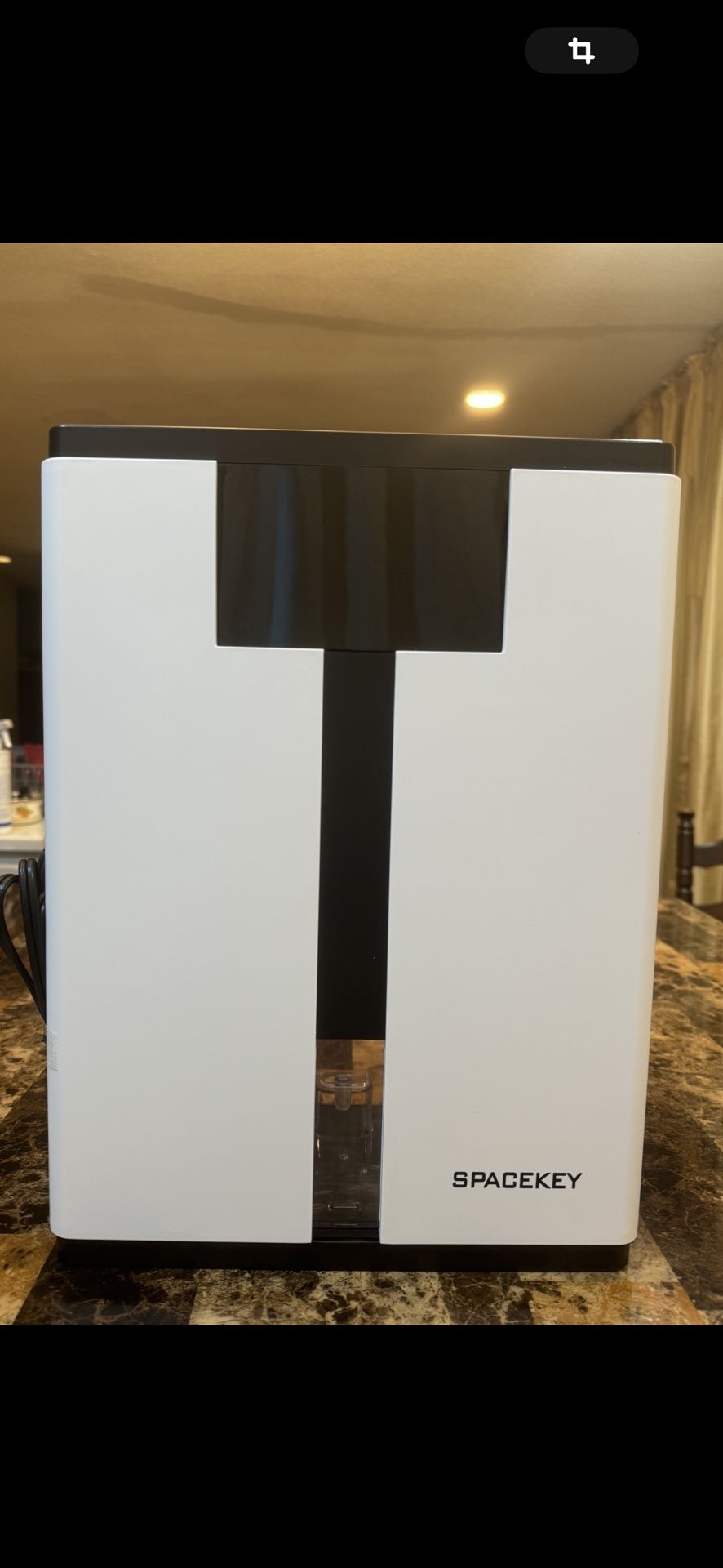 Dehumidifier, 106 oz/850 sq ft. Deshumidificador, 106 oz/850 pies cuadrados.