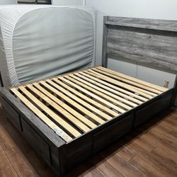 Baystorm Queen Panel Bed w/Bed Boards Want Gone ASAP