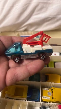 Hot Wheels Redline the bottom has 1969 stamped made in US Heavyweights Snorkel Bucket Truck 1:64 Scale Diecast.
