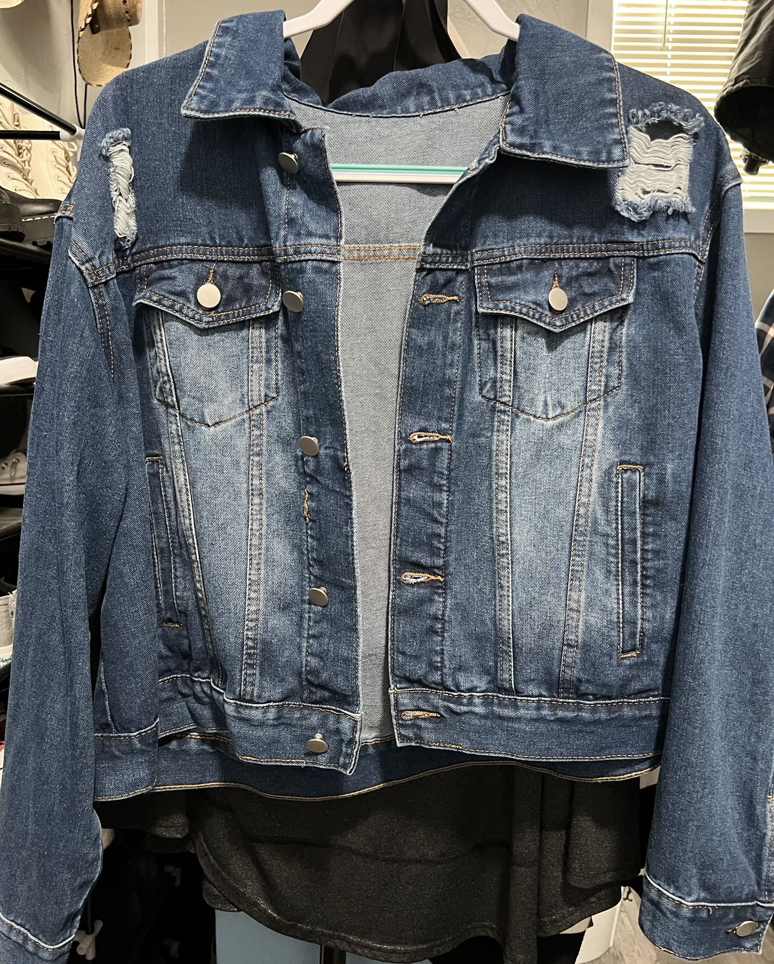 Women’s Cropped Jean Jacket