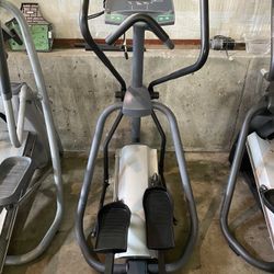 Precor EFX 5.19 Elliptical Trainer 