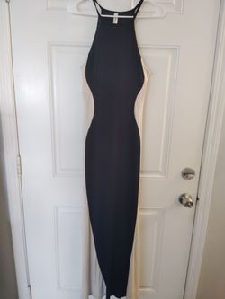 Long black curvy dress