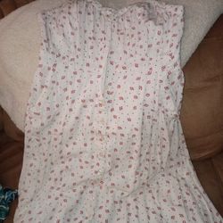 
Women’s size Medium white summer dress.
