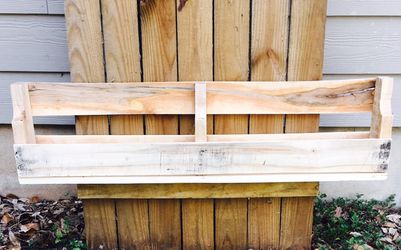 Pallet bookcase