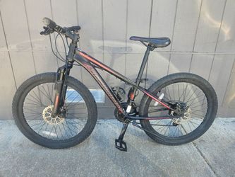 Schwinn 24" 21 speed Hybrid mountain / Road Bike - Dual Disc Brakes! - Comfortable Seat- Front Shocks - 12" Rugged Frame