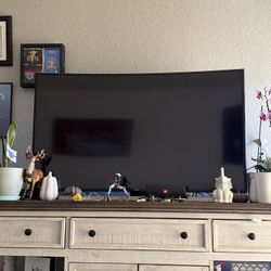 Samsung 49” JU6700 Curved Smart 4K UHD TV