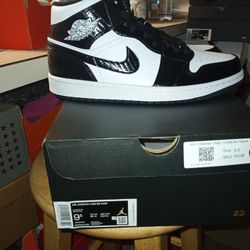 Air Jordan 1 Mid Carbon Fiber