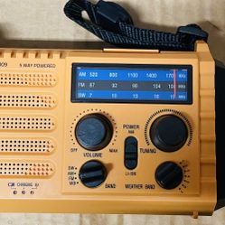 Solar Crank Radio 5 Way Powered Weather Radio Rechargeable. AM/FM New