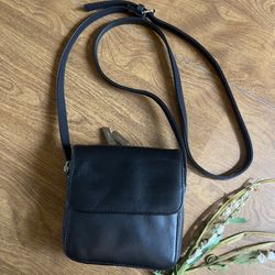 HOBO Vintage Women’s Black Leather Zip closure Square wallet Mini Crossbody bag