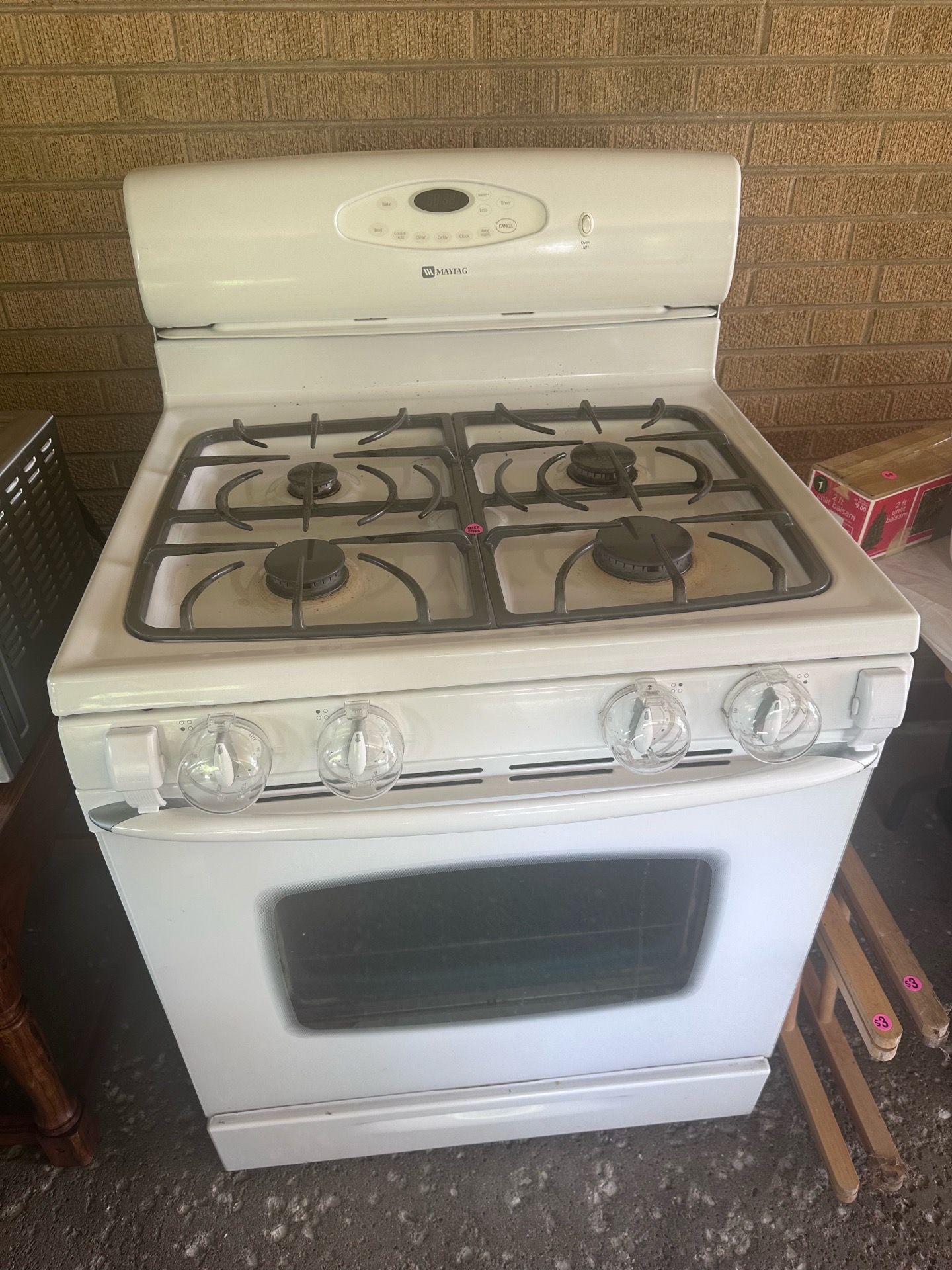 Maytag Range stove/oven (gas)