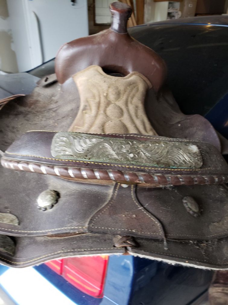 15 in leather saddle