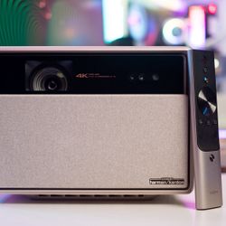 4K Home Theater Bundle – $700 FIRM ✨ Upgrade your setup with this high-end cinema kit for a fraction of the retail price! 🎬🍿 This setu