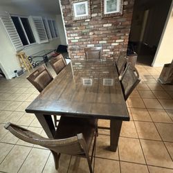  Dinning Table 