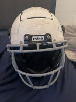 Schutt F7 football helmet