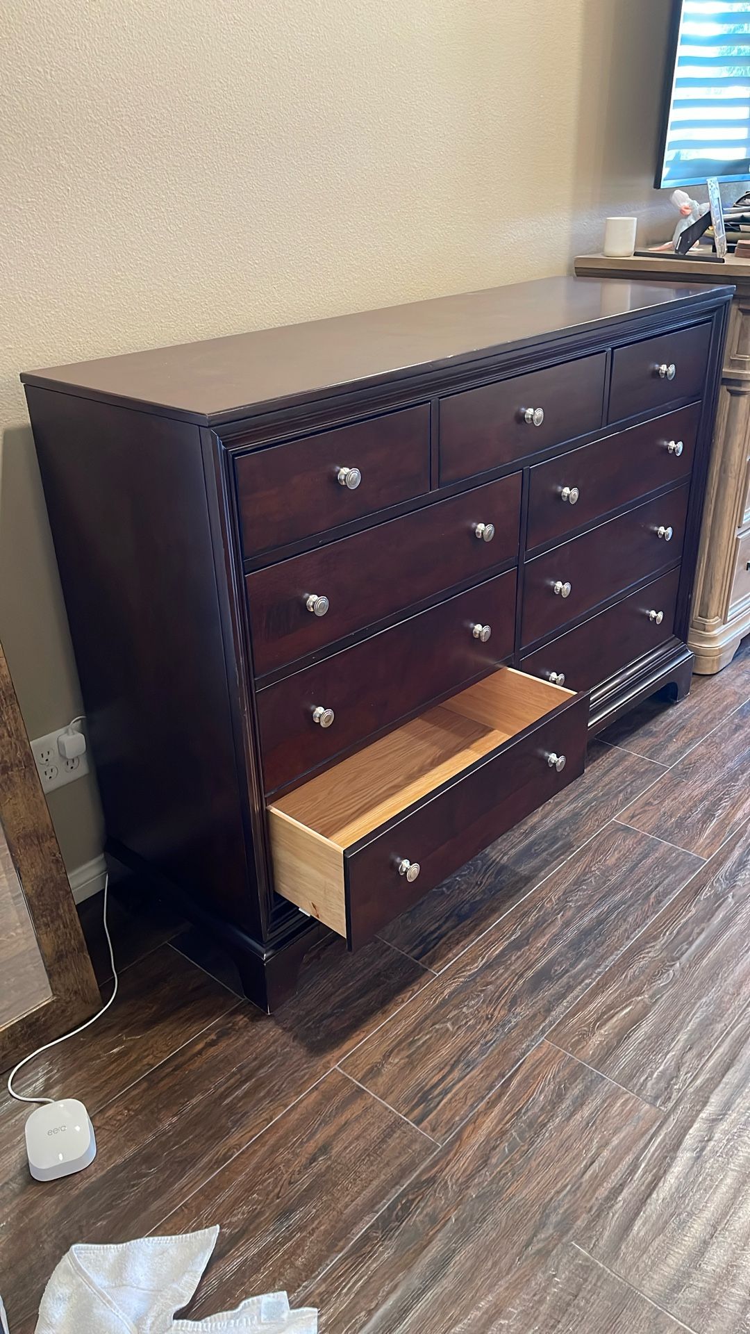 All Wood Dresser With 9 Drawers Very Heavy