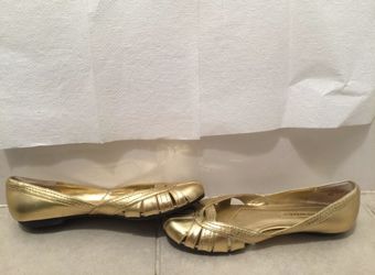 Nine West leather upper gold shoes size 6.5