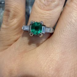 14K White Gold Natural Emerald And Diamonds Ring 