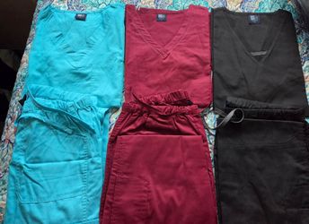 Uniform scrubs sets women's size XL BUY 4 SETS GET 1 FREE