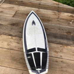 Surfboard Roberts 5’9”