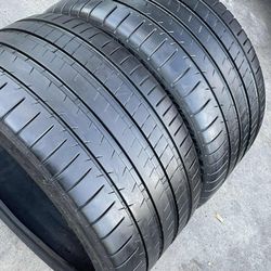 Pair of 2 Michelin Pilot Super Sport 325/30/21 ( 108 Y ) with excellent tread 
