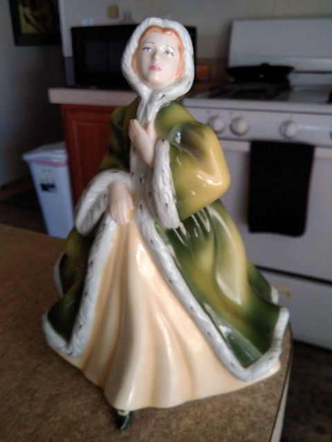 ROYAL DOULTON MADE IN ENGLAND PRETTY LADIES