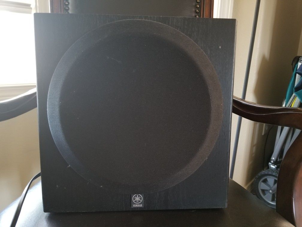 Yamaha YST-SW012 Subwoofer