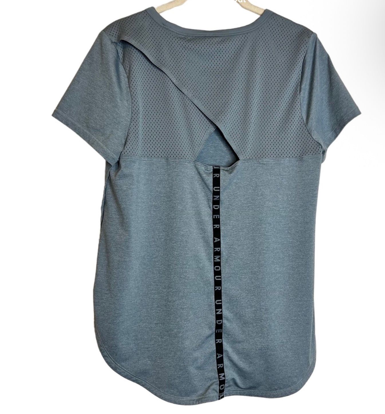 NWOT - Under Armour Women's shirt w/ open back, Size Medium **best offer, not free**