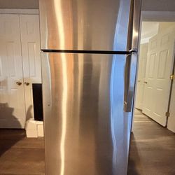Stainless steel GE 17.5 CF Top-Freezer Refrigerator