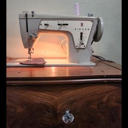 SINGER SEWING MACHINE 