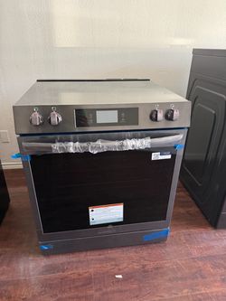 Frigidaire Gallery 30” Electric Range with Air Fry & Convection